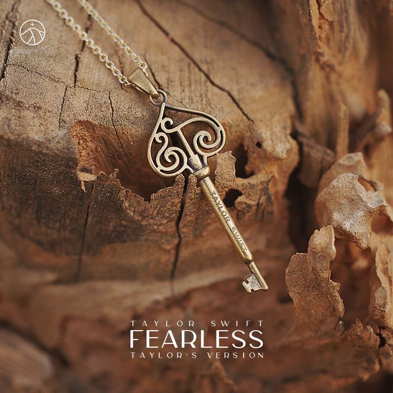 Fearless Taylor Swift inspired key necklace in plated copper, 4.5 cm long with chain, ideal for Swiftie fans.