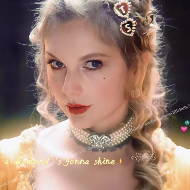 Bejeweled Heart Pearl Hair Clips Taylor Swift "Bejeweled" MV Inspired | One Pair