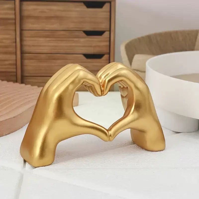 Fearless Metallic Gold Heart Hands Statue – Taylor Swift Inspired Aesthetic Resin Room Decor - Image 4