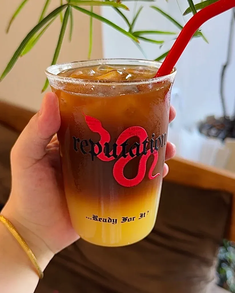 Reputation Inspired Crimson Snake Glass Cup | 16oz / 470ml with Red Silicone Straw