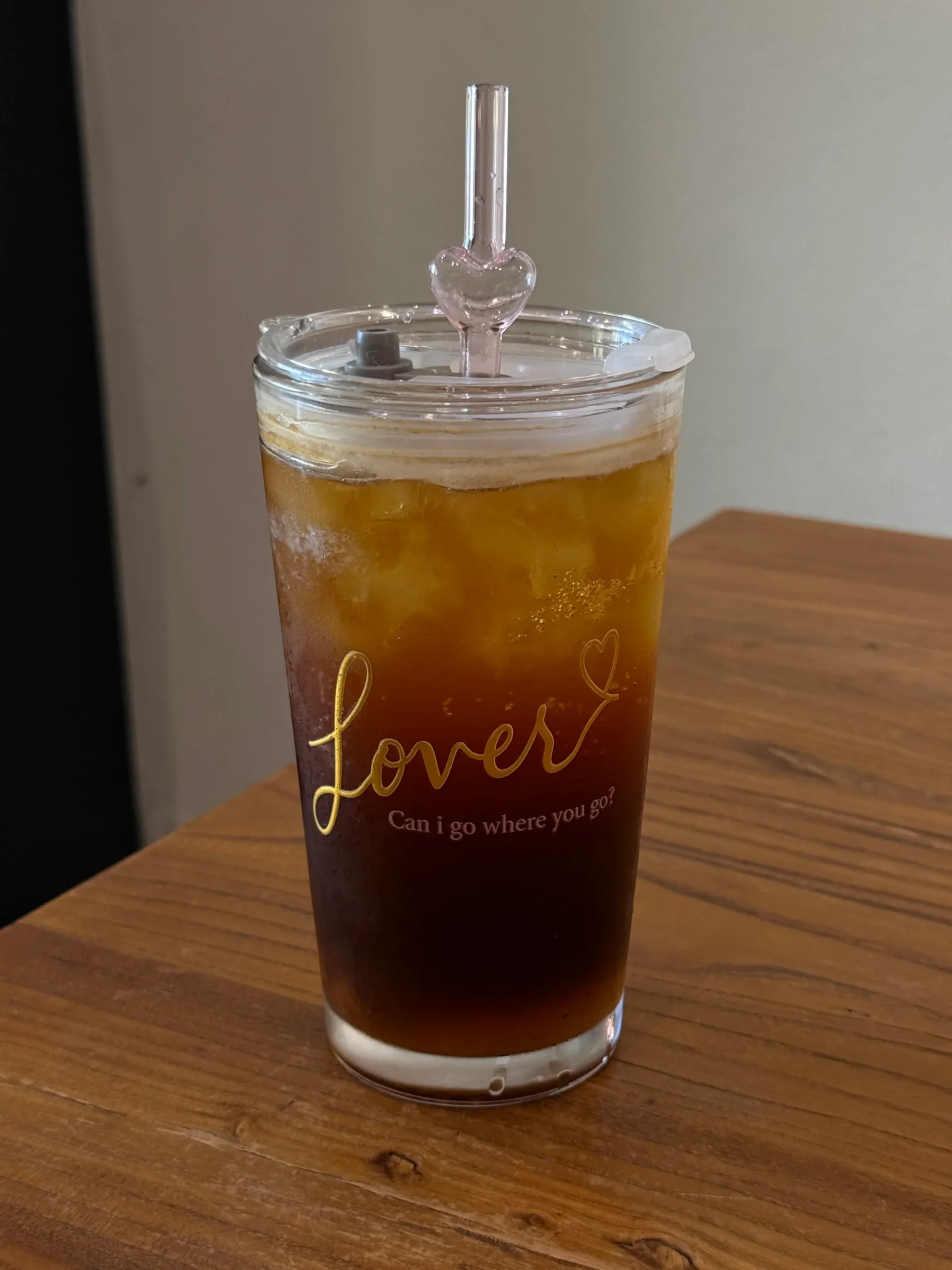 Lover Inspired Vintage Glass Tumbler | 17.6oz / 520ml with Lid & Light Pink Heart-Shaped Glass Straw - Image 2